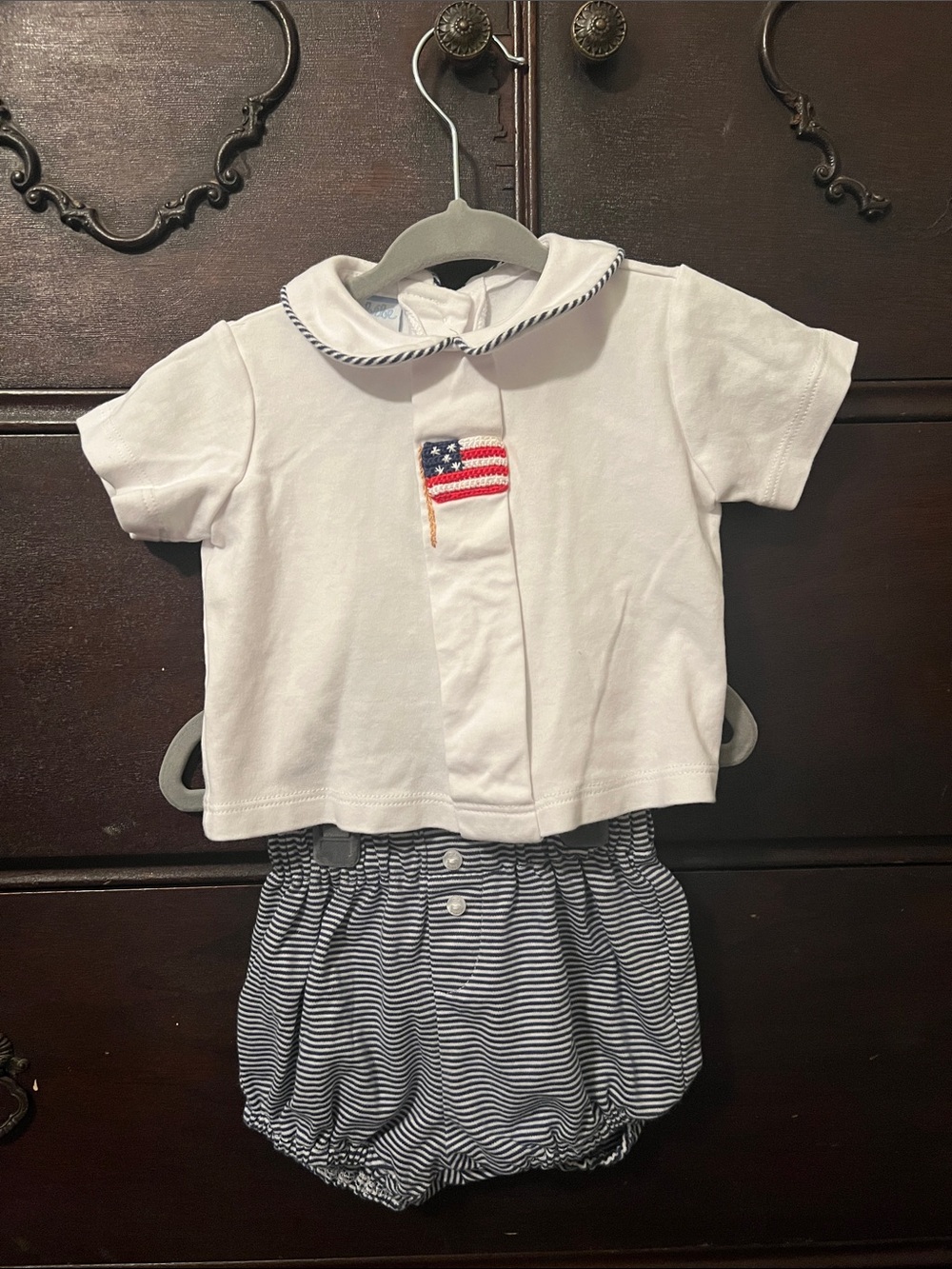 Petit Bebe Diaper Set with Embroidered Flag